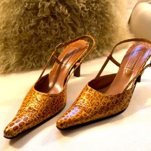 Navarro heels in gold